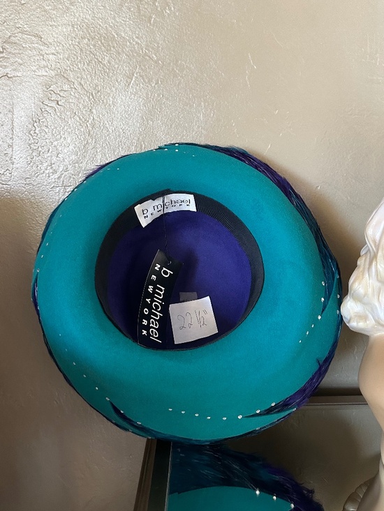 DESIGNER 1980s\'/90s\' AQUA & PURPLE  FELT \